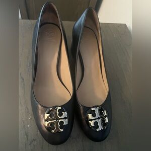 Tory Burch Black Pumps with Gold Logo size 10